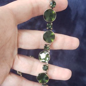 Necklace with dark grean crystals